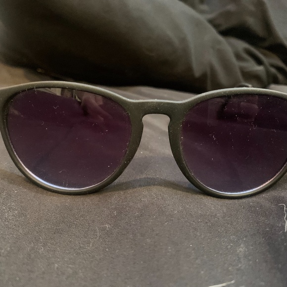 LIGHTLY USED CUTE BLACK SUNGLASSES - Picture 1 of 4